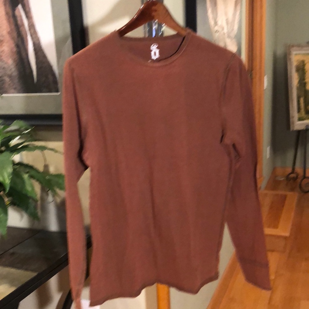 Men’s Long sleeve top.